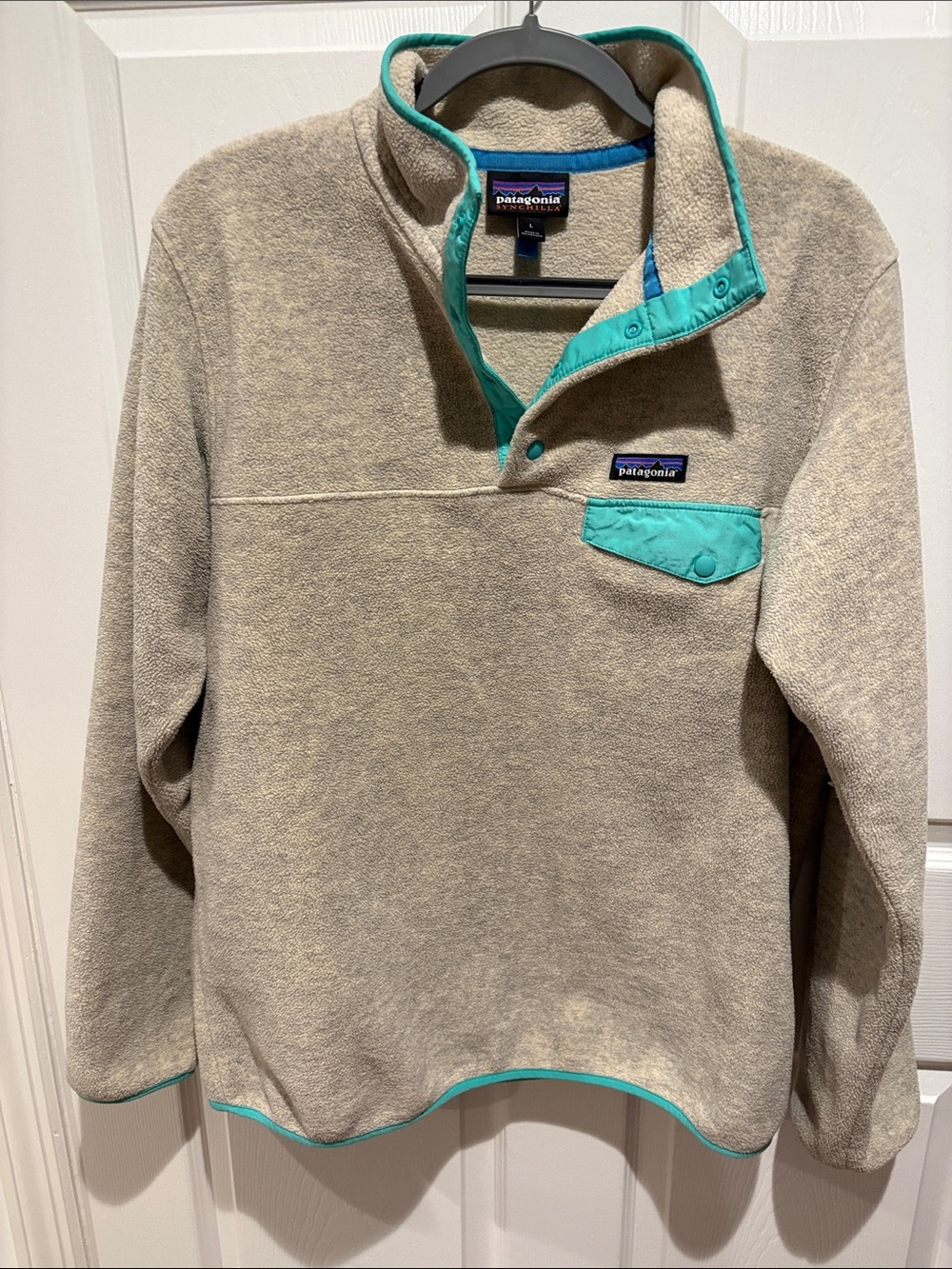 Patagonia Men’s light grey Fleece with Teal Trim